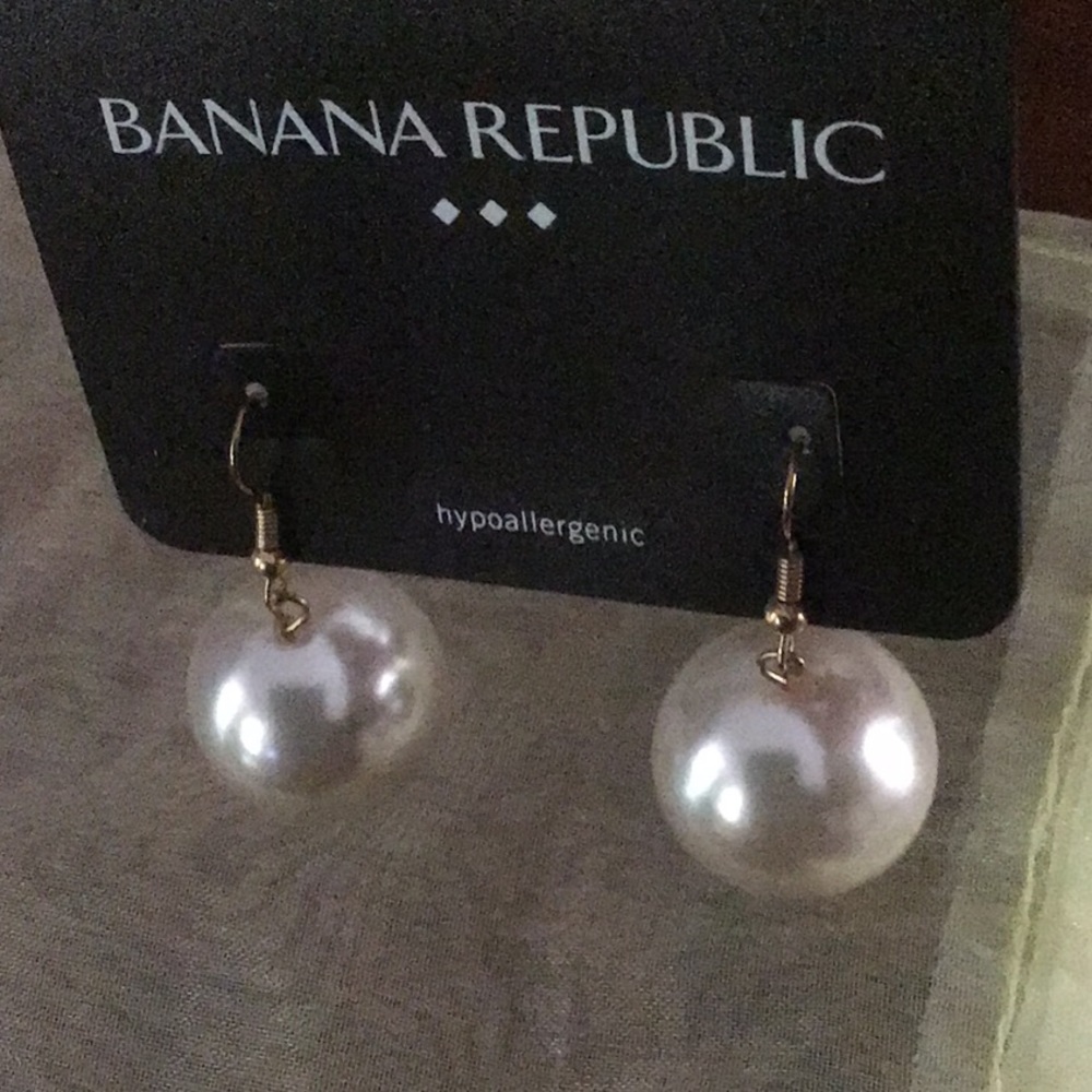 Banana Republic pearl earrings for pierced ears